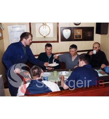 Um borð í Smáey Ve.