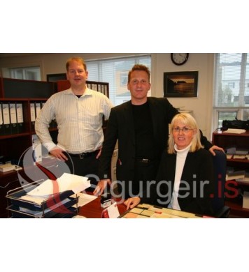 Hjá Fasteignasölu Vestmannaeyja.