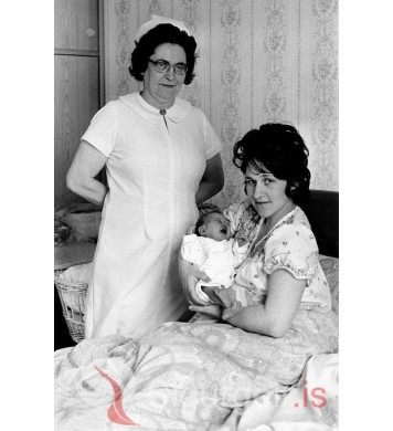 Fyrsta barnið eftir gos.