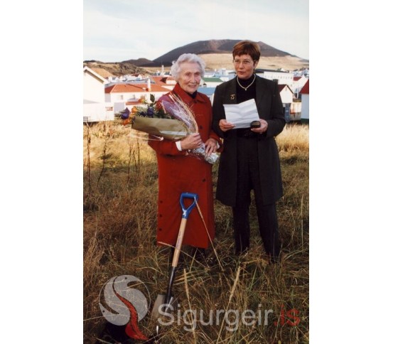 Ragnheiður á Þrúðvangi og Gunna Jóh.