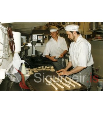 Hjá Arnóri bakara.