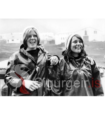 Bjartey og Hrefna á Hvoli.