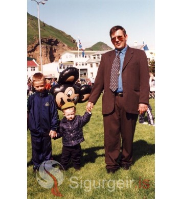 Benóný Færseth og synir.