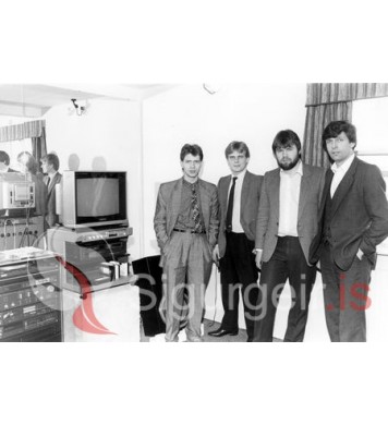 Í videoleigunni Músík og myndir.