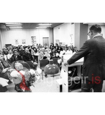 Á Bókasafni Vestmannaeyja.