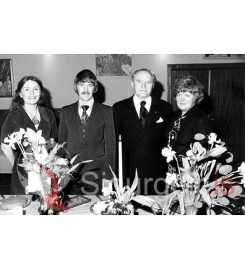 Páll Scheving ásamt börnum.