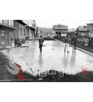 Vinna við Bárustíginn.