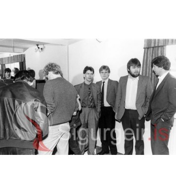 Í videoleigunni Músík og myndum.