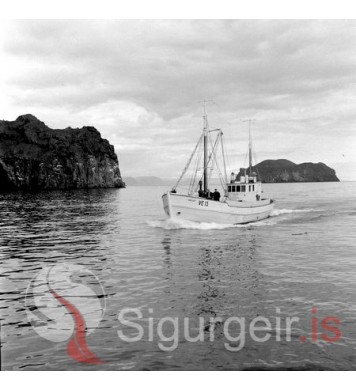 Við Vestmannaeyjar.