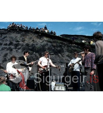 Logar spila í Klaufinni.