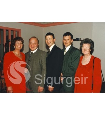 Guðlaug Pétursdóttir og börn.