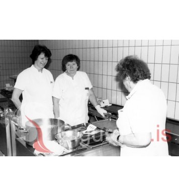 Stelpurnar í eldhúsinu á sjúkrahúsinu.