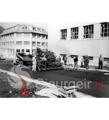 Heiðarvegur malbikaður.