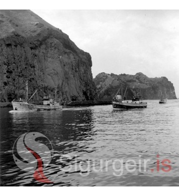 Við Vestmannaeyjar.