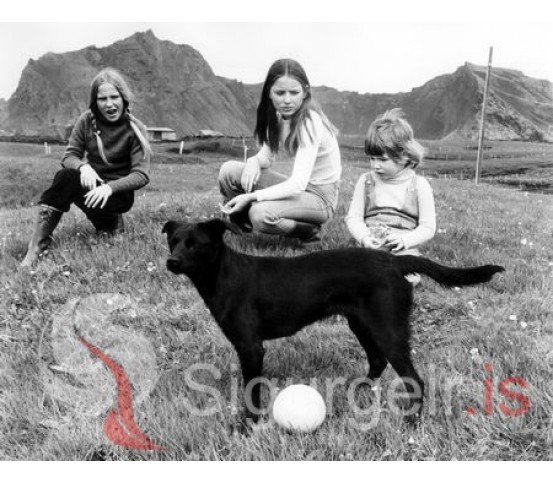 Börn að leik.