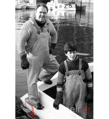 Hjálmar á Vegamótum og Guðni sonur hans.