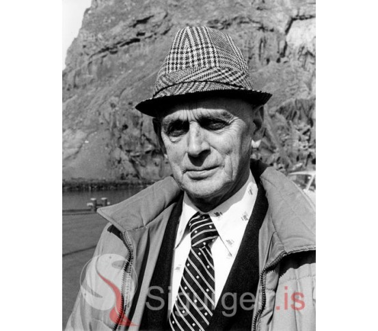 Jón í Holti.
